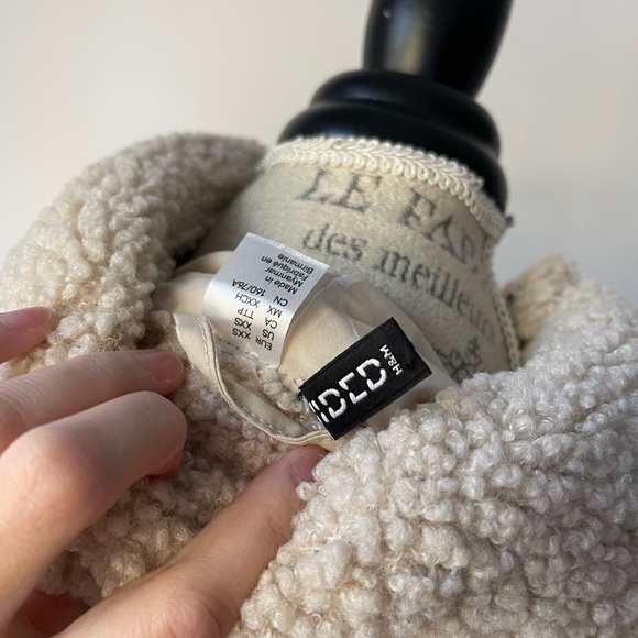 Short shearling cream jacket
Size: XXS - Picture 6 of 7